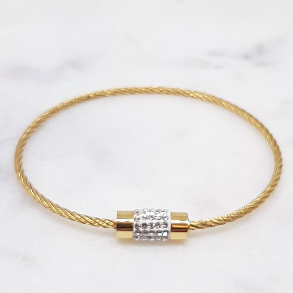 Bracelet cable acier doré et fermoir orné de diamants