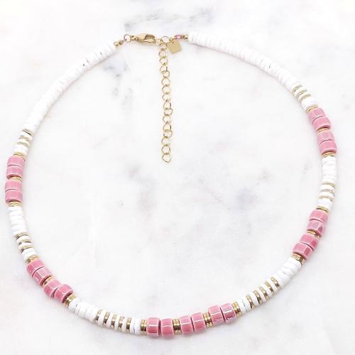 Bohm Paris - Collier surfeur avec perles en céramique rose et coquillages avec chaîne en acier inoxydable